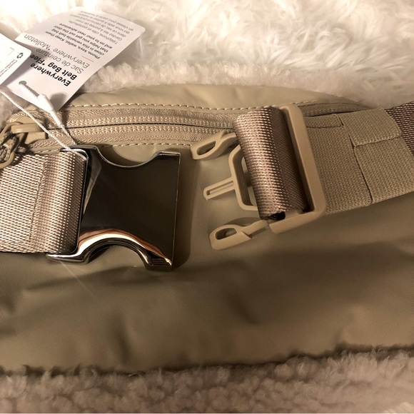 Lululemon Everywhere Fleece Belt Bag Extended Strap Natural Ivory/Trench - Picture 8 of 8